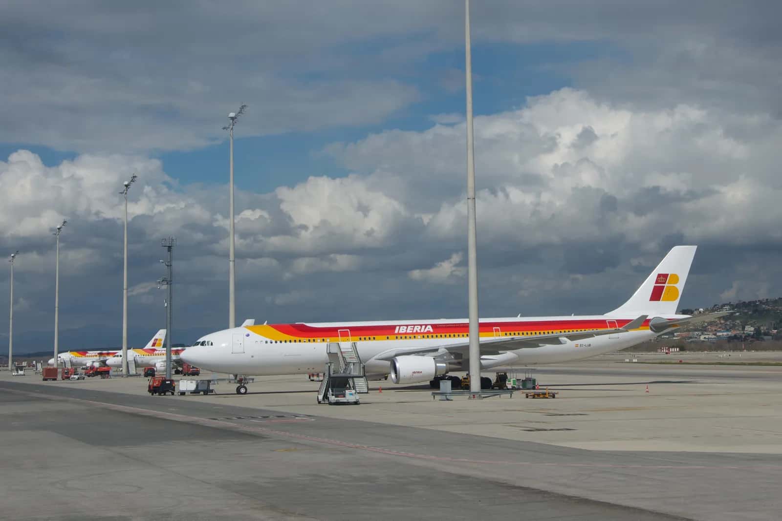 Madrid Airport Airlines — Iberia, Air Europa, meer dan 90 luchtvaartmaatschappijen