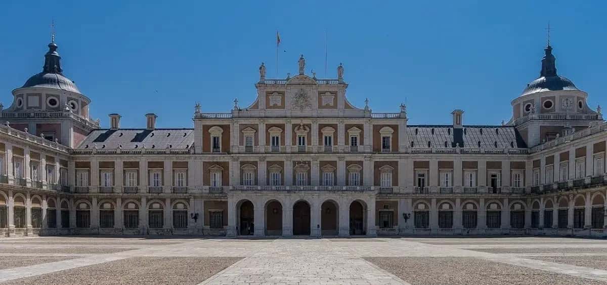 Madrid Airport (MAD) Live Flights, Terminals & Guide 2026 — Adolfo Suárez Barajas